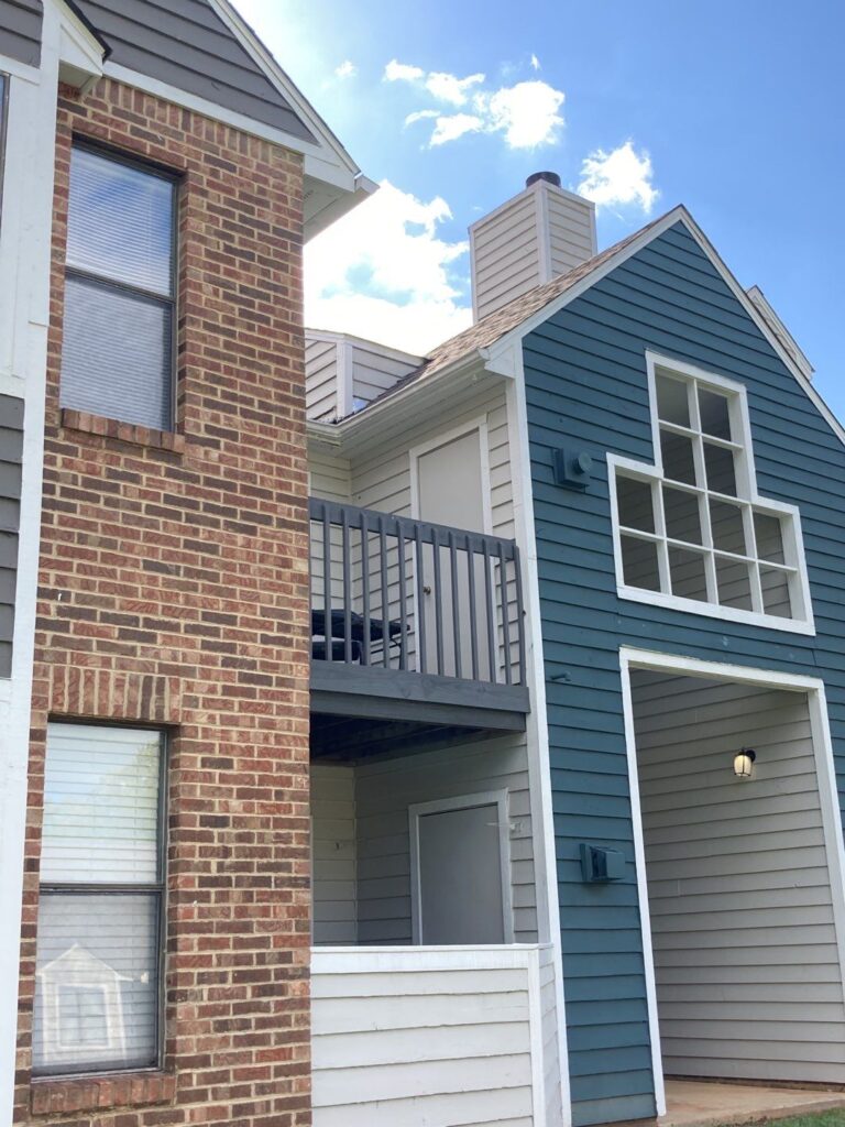 roof and siding repair on apartment building